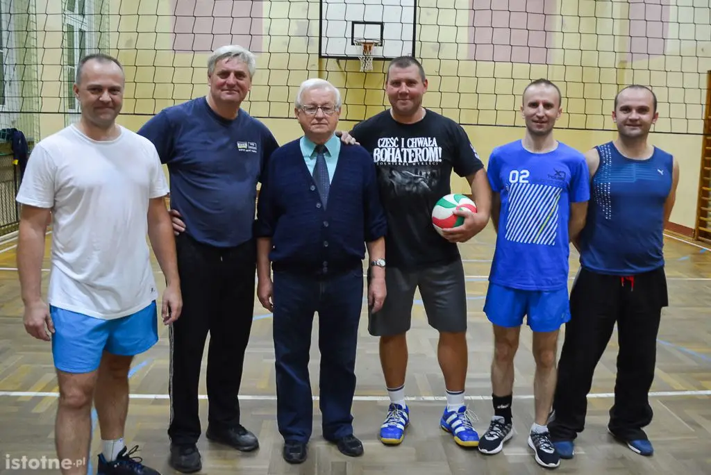 „Mechanik”: Siatkówka łączy pokolenia