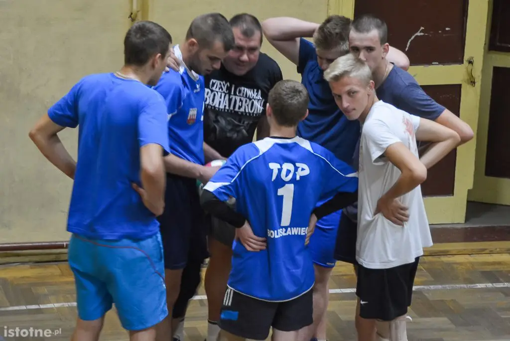 „Mechanik”: Siatkówka łączy pokolenia