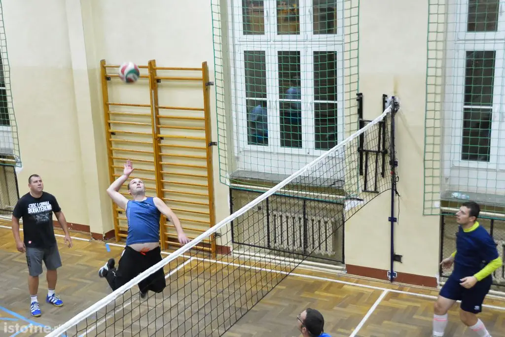 „Mechanik”: Siatkówka łączy pokolenia