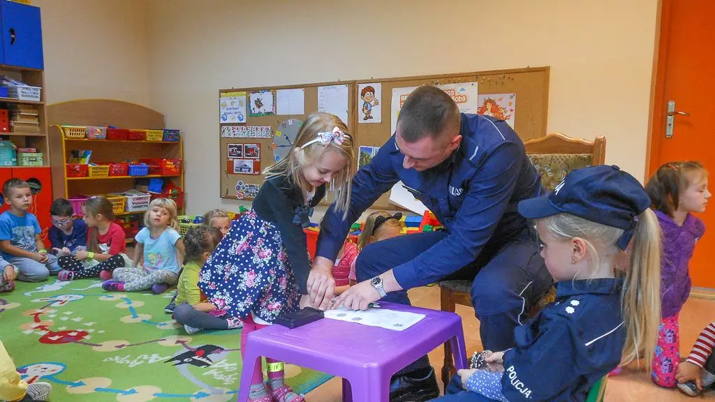 Bolesławieccy policjanci edukują dzieci i młodzież