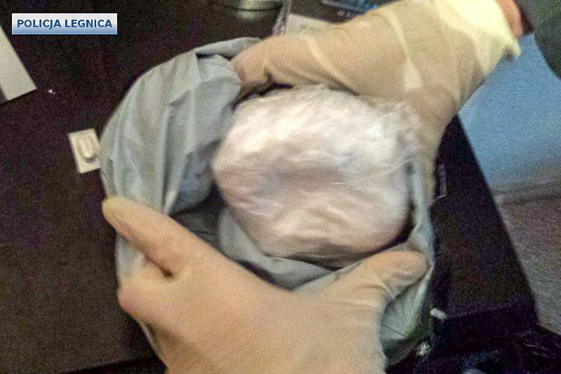 Ścigany listem gończym 32-latek wpadł z kilogramem narkotyków