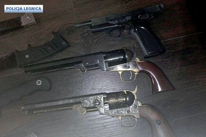 Ścigany listem gończym 32-latek wpadł z kilogramem narkotyków