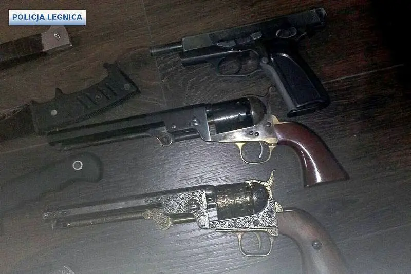 Ścigany listem gończym 32-latek wpadł z kilogramem narkotyków