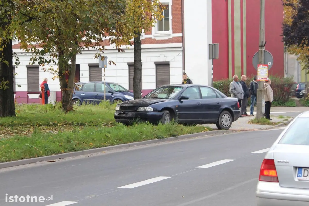 Spowodował dwie kolizje i potrącił pieszego