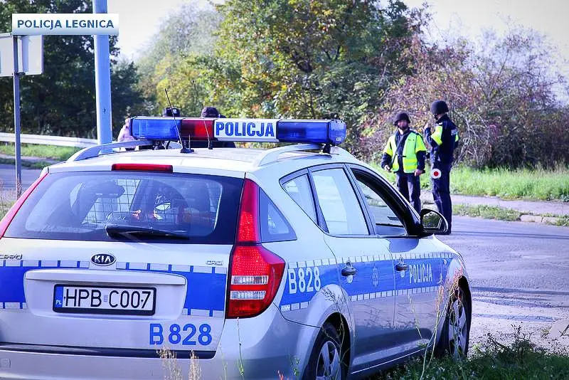 Policjanci, broń maszynowa i blokada drogi. Cel: zatrzymać zabójcę