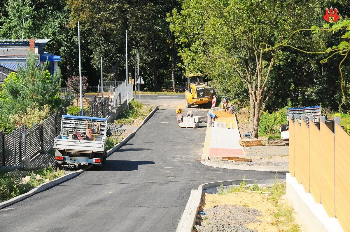 Powstają nowe drogi na „wojskowej górce”