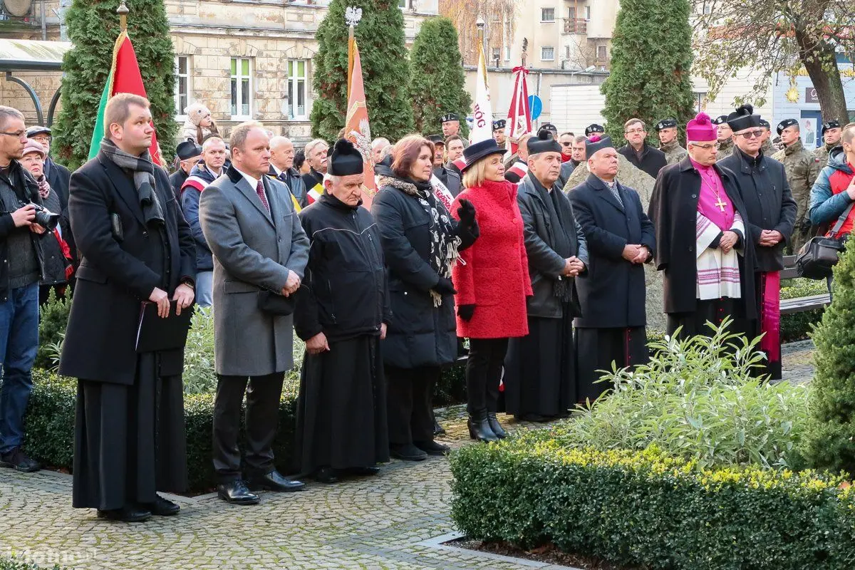 Uroczystość odsłonięcie tablicy smoleńskiej