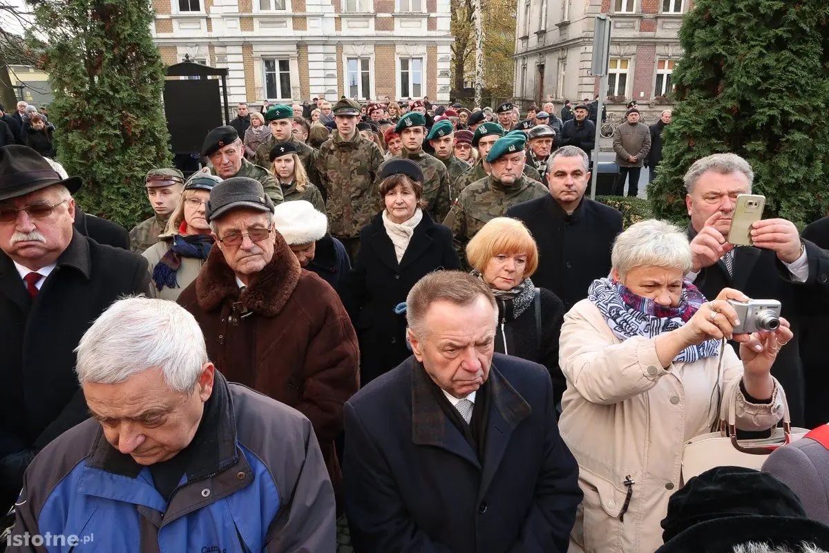 Uroczystość odsłonięcie tablicy smoleńskiej