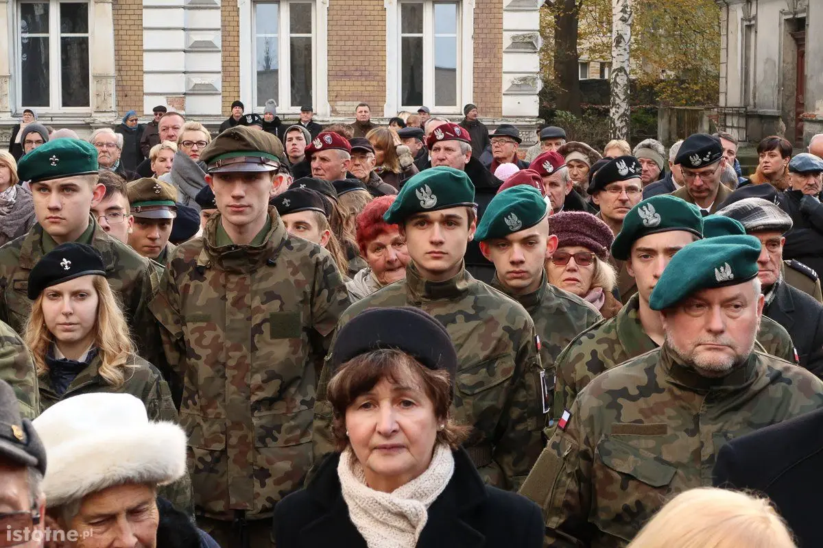 Uroczystość odsłonięcie tablicy smoleńskiej