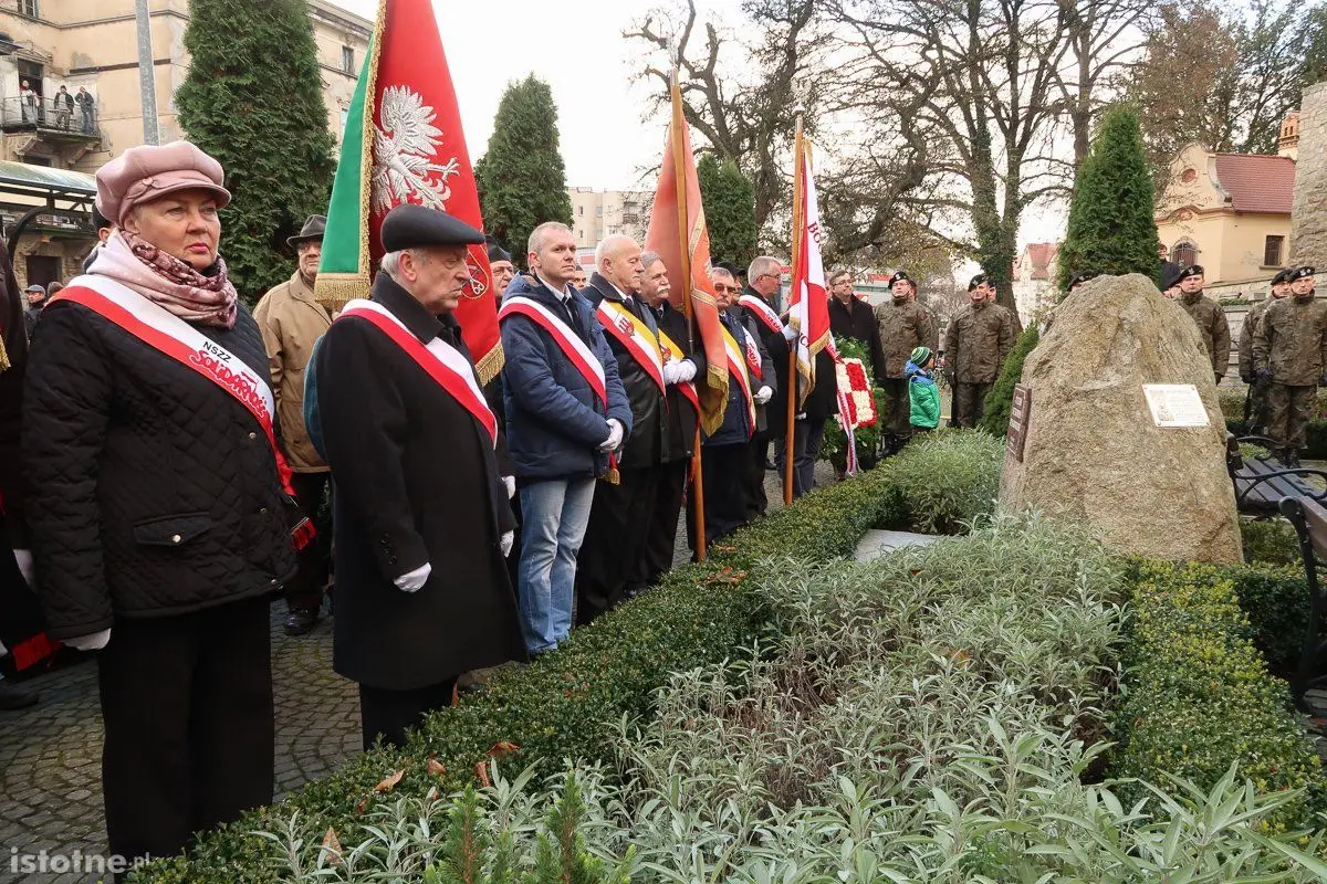 Uroczystość odsłonięcie tablicy smoleńskiej