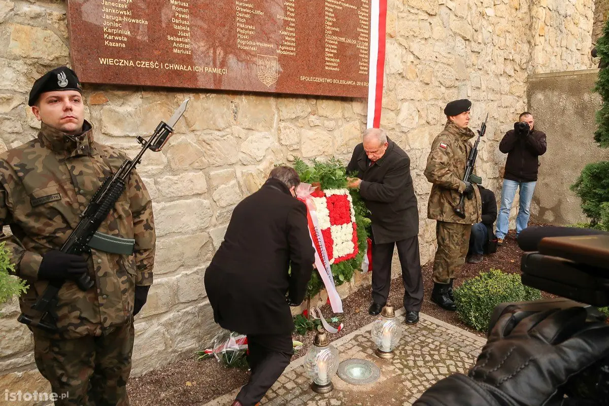 Uroczystość odsłonięcie tablicy smoleńskiej
