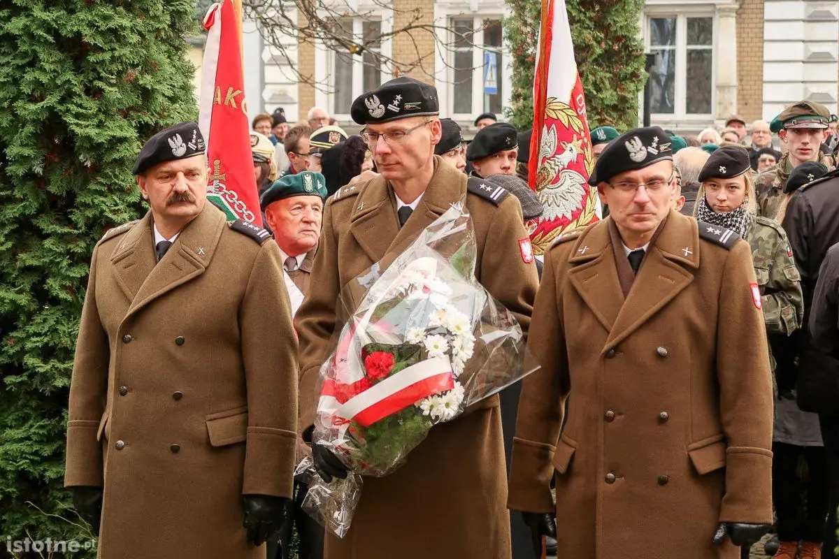 Uroczystość odsłonięcie tablicy smoleńskiej