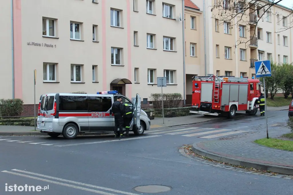 Podejrzenie zatrucia oparami na Żwirki i Wigury