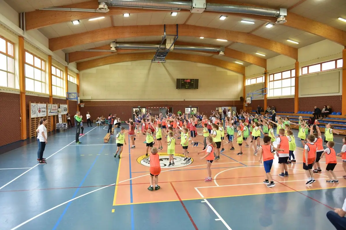Lekkoatletyka dla Każdego: w zawodach wzięło udział około 300 uczniów podstawówek