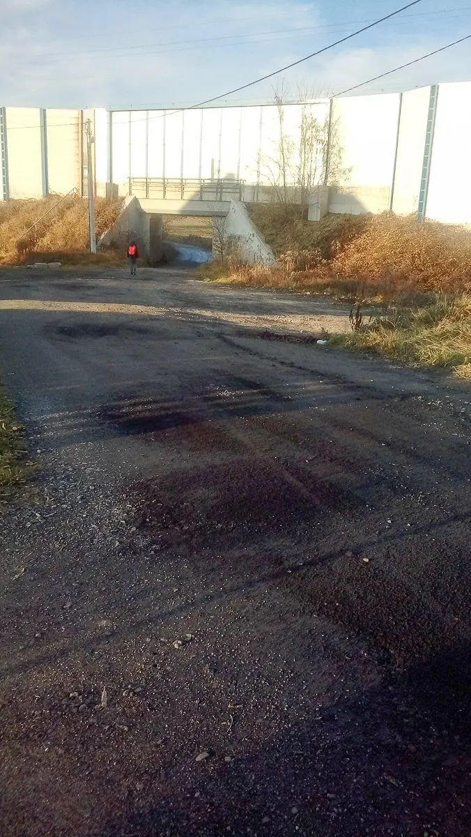 Zniszczona droga przy ul. Widok. – My nie mieszkamy w jakichś slamsach – żalą się mieszkańcy