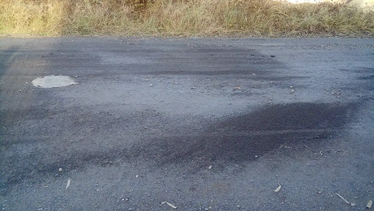 Zniszczona droga przy ul. Widok. – My nie mieszkamy w jakichś slamsach – żalą się mieszkańcy