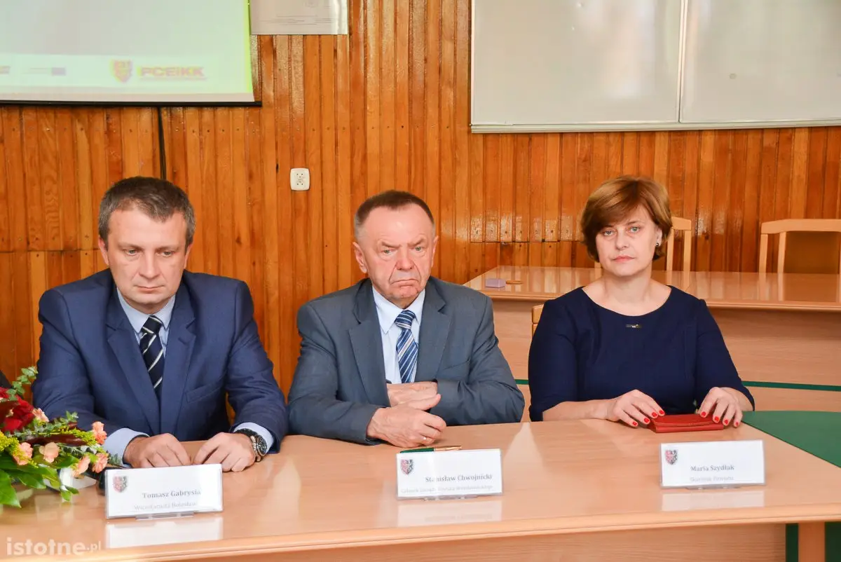 Niemal 5 mln zł na powiatowe szkolnictwo zawodowe. Umowa o dofinansowanie podpisana