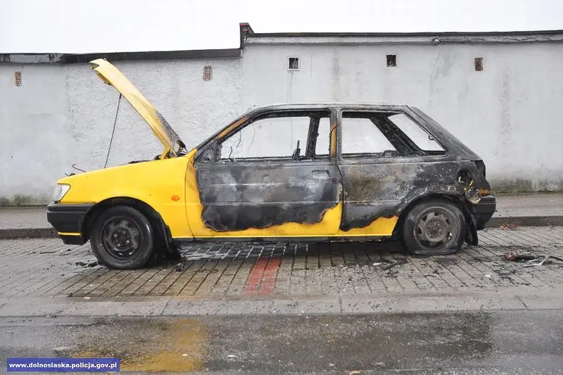 Ukradł auto, a chwilę później je podpalił