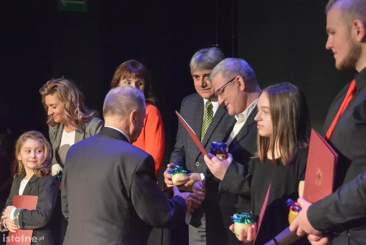 Znamy wolontariuszy roku 2016: Żuromska, Szwed, Niedoszytko i Ziemia Bolesławiecka