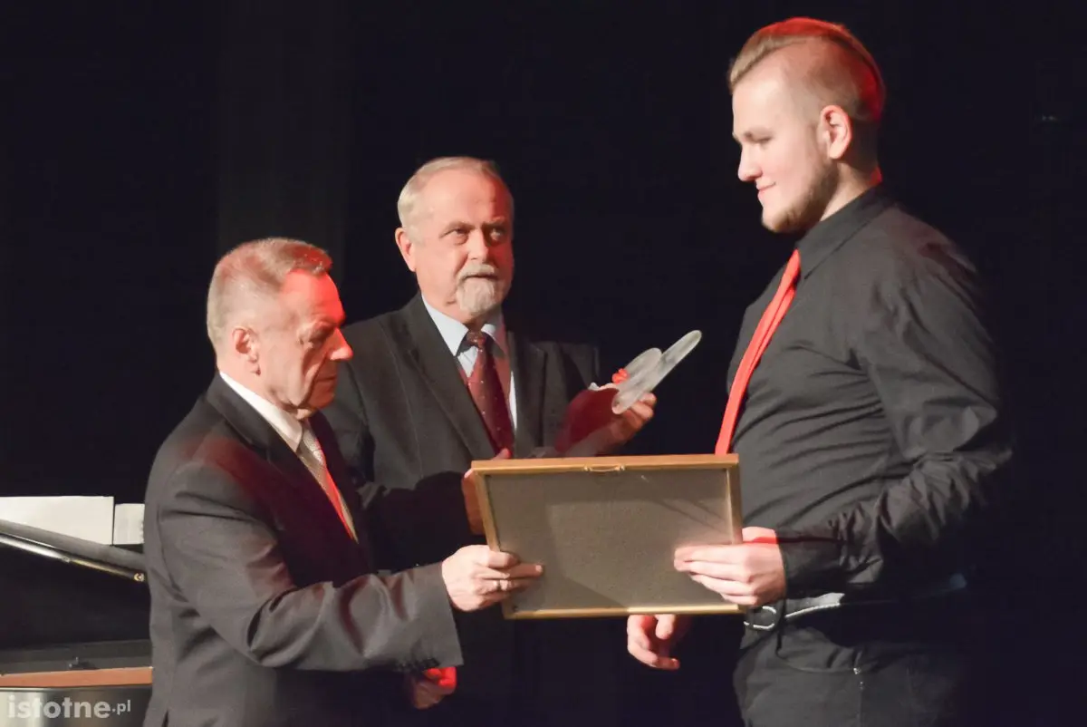 Znamy wolontariuszy roku 2016: Żuromska, Szwed, Niedoszytko i Ziemia Bolesławiecka