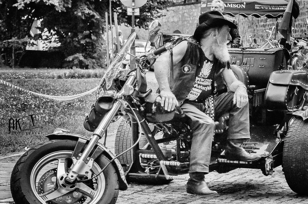 Agata Koziarz: Z miłości do fotografii, muzyki i… motocykli