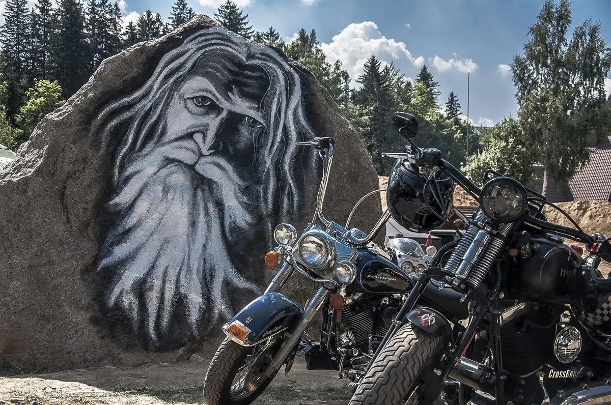 Agata Koziarz: Z miłości do fotografii, muzyki i… motocykli