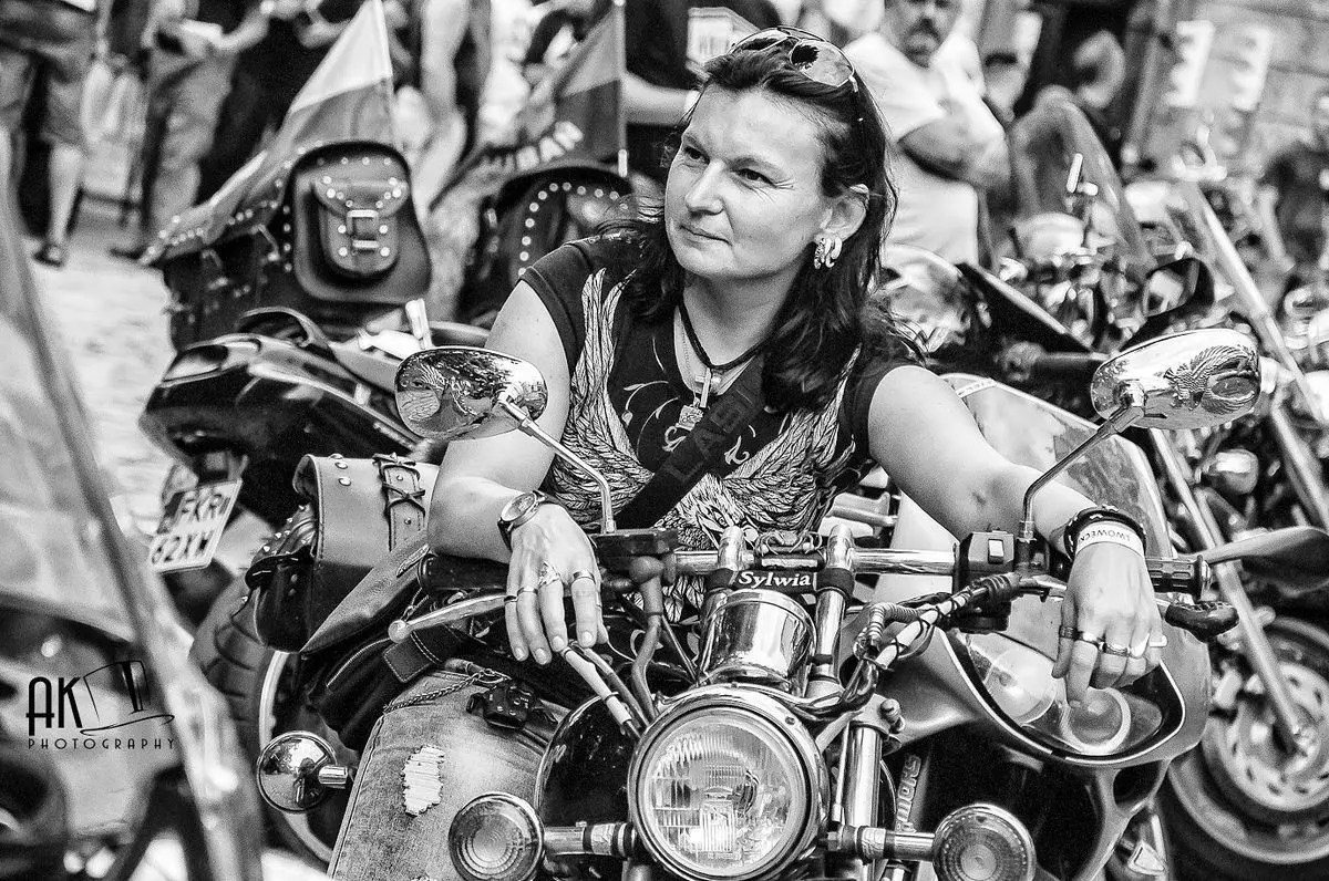 Agata Koziarz: Z miłości do fotografii, muzyki i… motocykli
