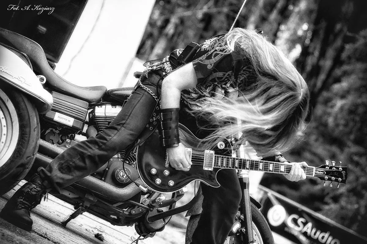 Agata Koziarz: Z miłości do fotografii, muzyki i… motocykli