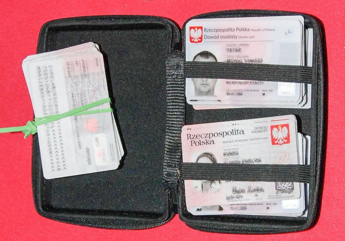 Nielegalnie przerzucali Ukraińców do Wielkiej Brytanii. Dwaj mieszkańcy powiatu zatrzymani