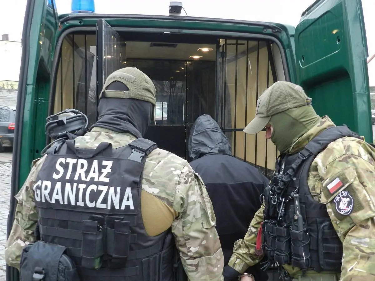 Незаконно переправляли українців до Великої Британії. Затримано двох жителів повіту