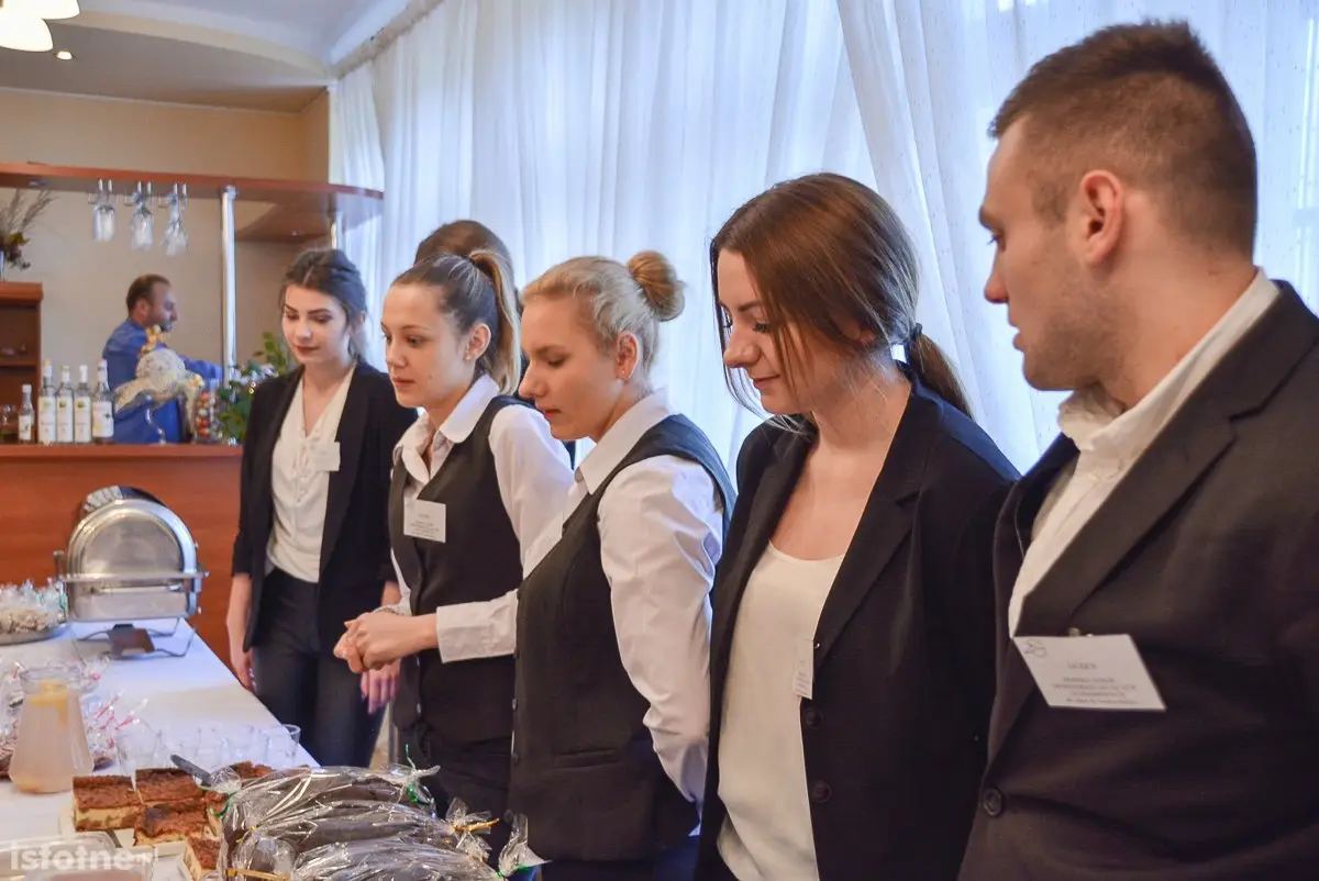 Kiermasz w Zespole Szkół Ogólnokształcących i Zawodowych. Przyjdź i pomóż chorej Zuzi