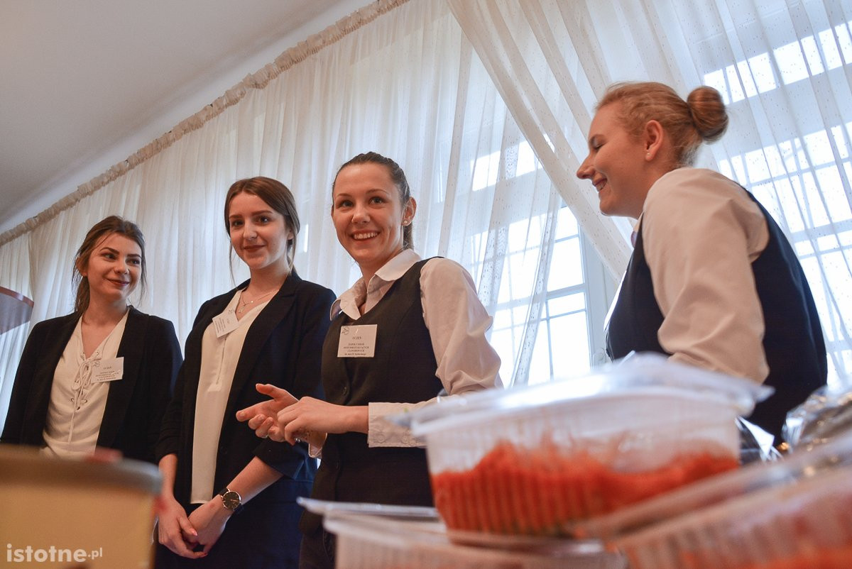 Kiermasz w Zespole Szkół Ogólnokształcących i Zawodowych. Przyjdź i pomóż chorej Zuzi