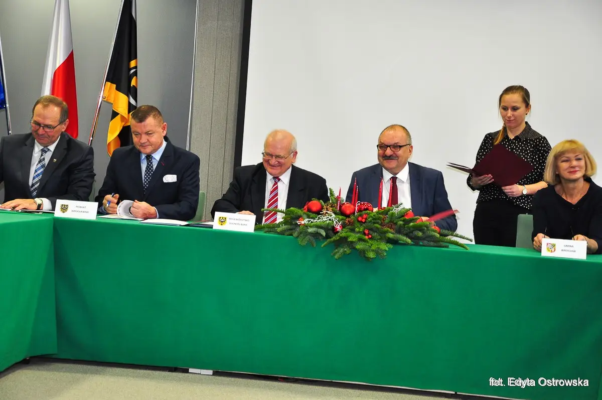 Około 1 mln zł dla wychowanków Młodzieżowego Ośrodka Wychowawczego w Iwinach