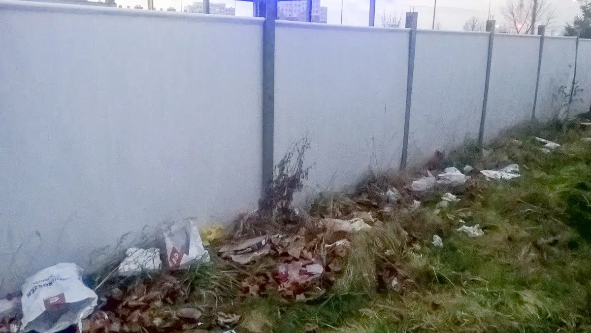 Megasyf koło myjni przy Tesco