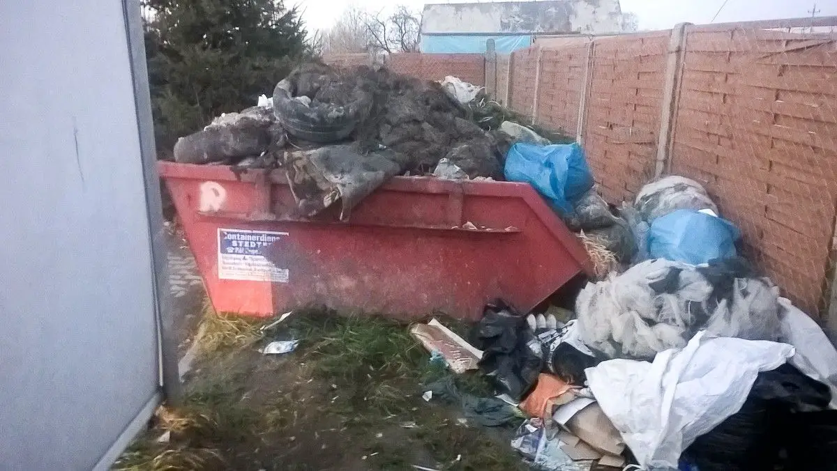 Megasyf koło myjni przy Tesco
