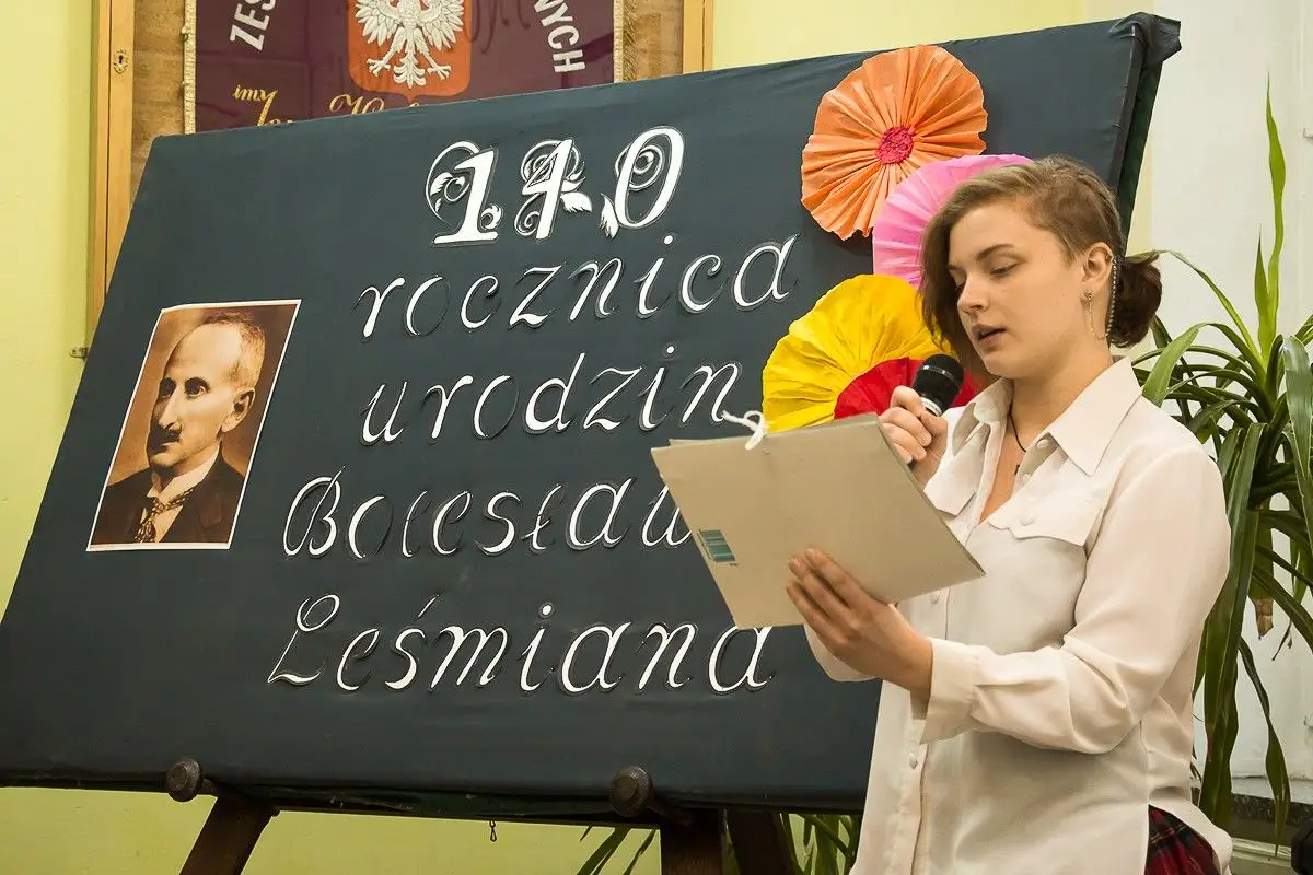 Геній слова. Учні «Handlówki» вшанували Лесьмяна