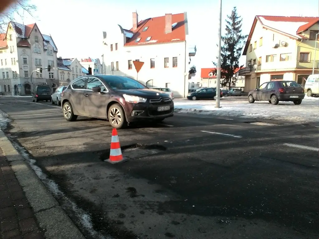 Ями на вулиці Болеслава Кубіка