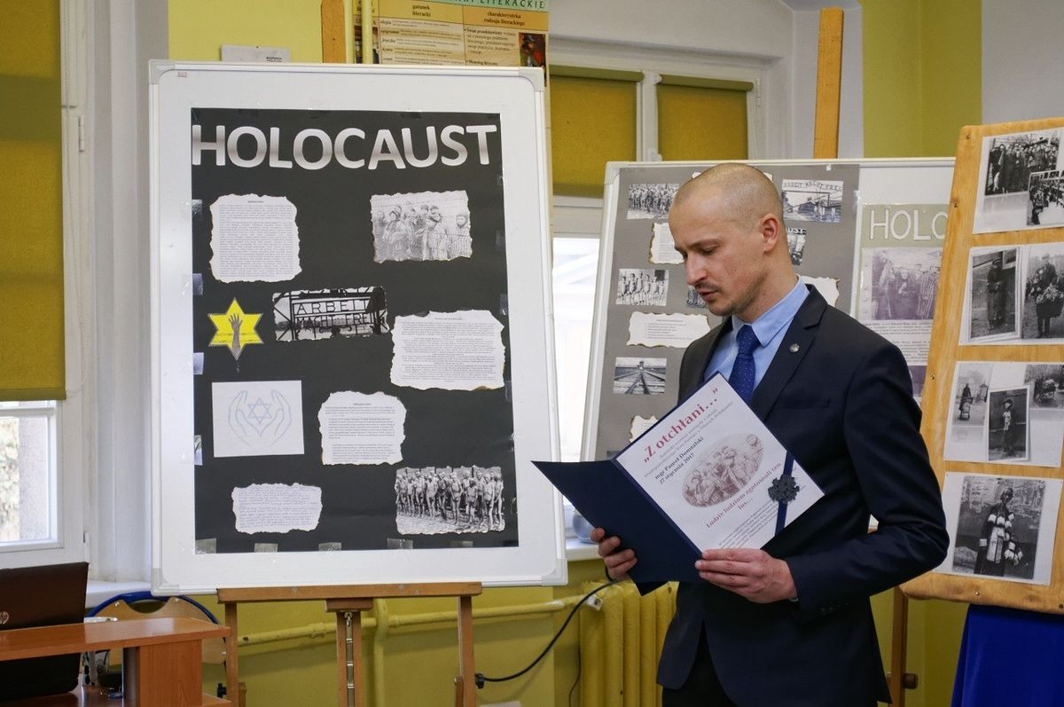 Upamiętnili zagładę dzieci w obozie koncentracyjnym Auschwitz-Birkenau