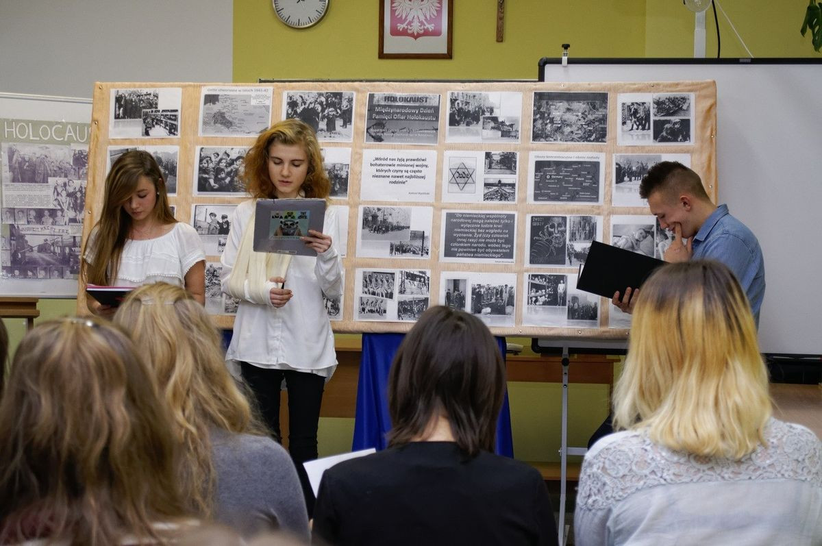 Upamiętnili zagładę dzieci w obozie koncentracyjnym Auschwitz-Birkenau