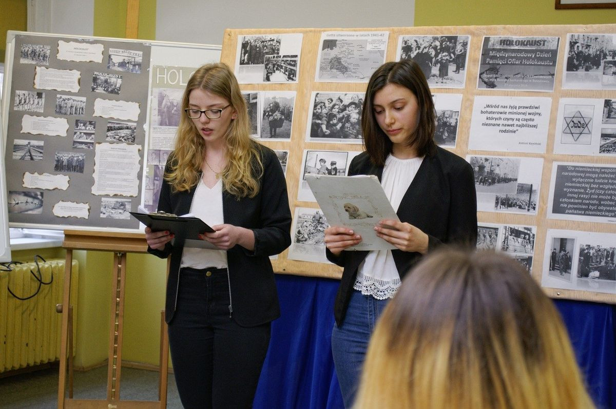 Upamiętnili zagładę dzieci w obozie koncentracyjnym Auschwitz-Birkenau