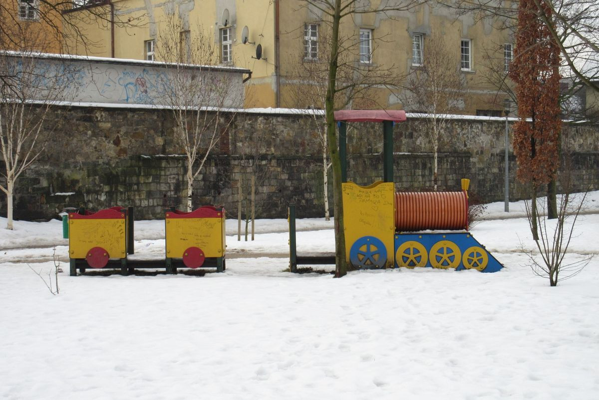 Pociąg miłości na placu zabaw przy Łukasiewicza