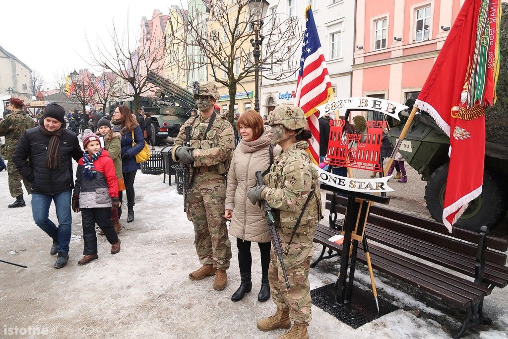 Powitanie żołnierzy amerykańskich w Bolesławcu