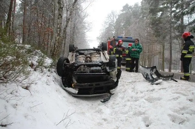 Auto dachowało pod Krzyżową