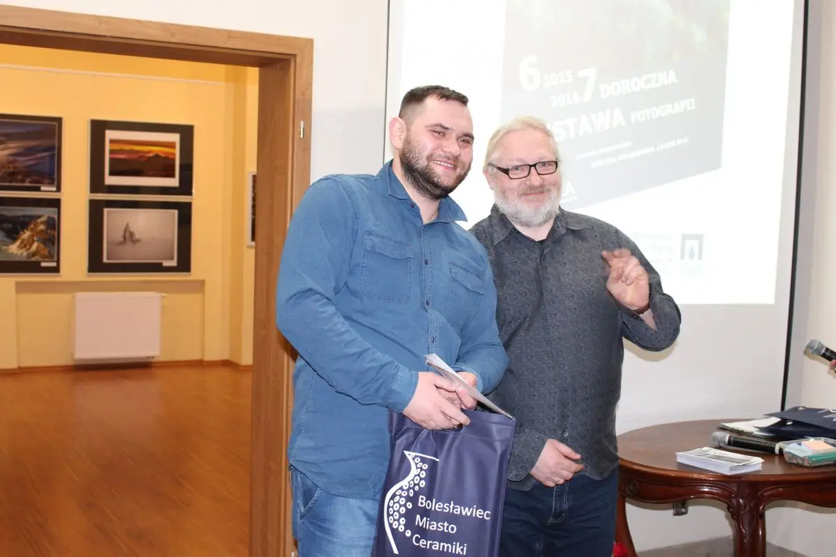 Bartek Witaszczyk, laureat I miejsca oraz Grzegorz Sidorowicz, prezes SF Camera