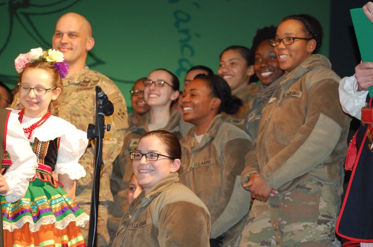 „Szła dzieweczka do laseczka”, czyli Amerykanie poznają naszą kulturę