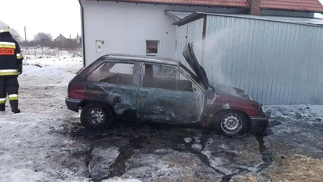 Pożar samochodu w Wykrotach