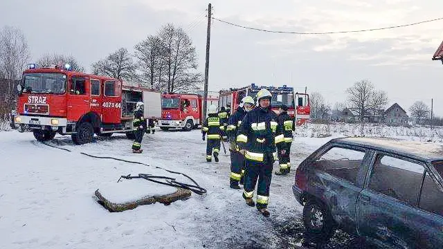 Pożar samochodu w Wykrotach