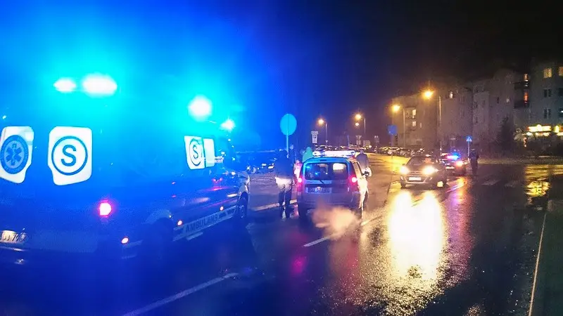 Strażnicy miejscy pomogli staruszkowi potrąconemu na pasach
