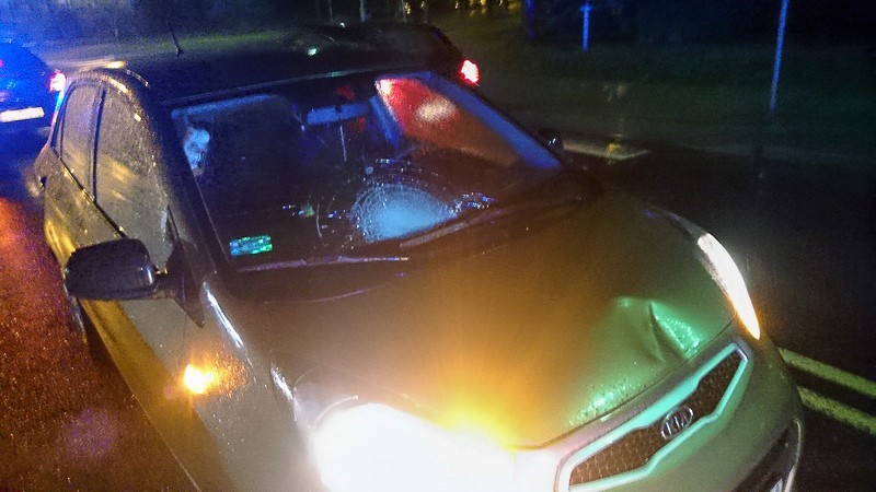 Strażnicy miejscy pomogli staruszkowi potrąconemu na pasach