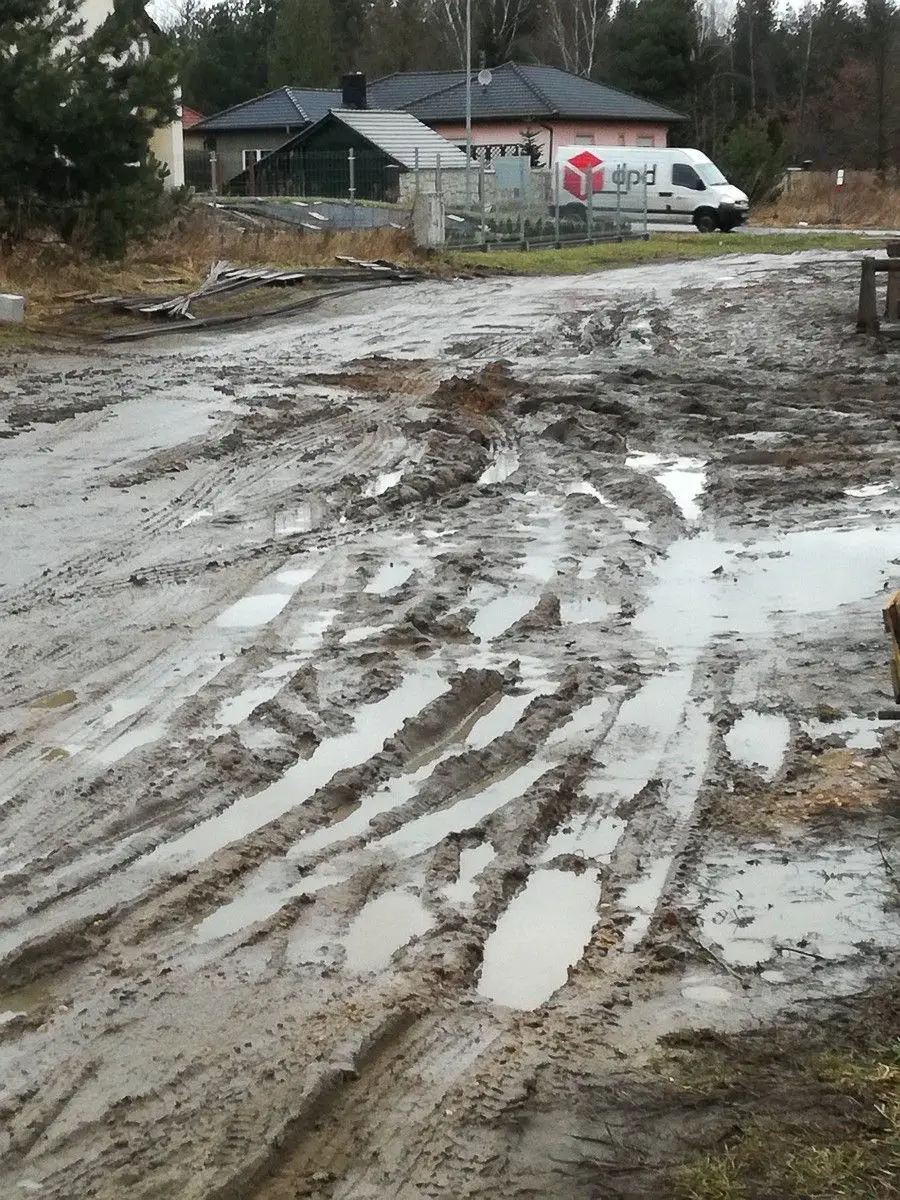 Droga dojazdowa w Dobrej (gmina Bolesławiec)
